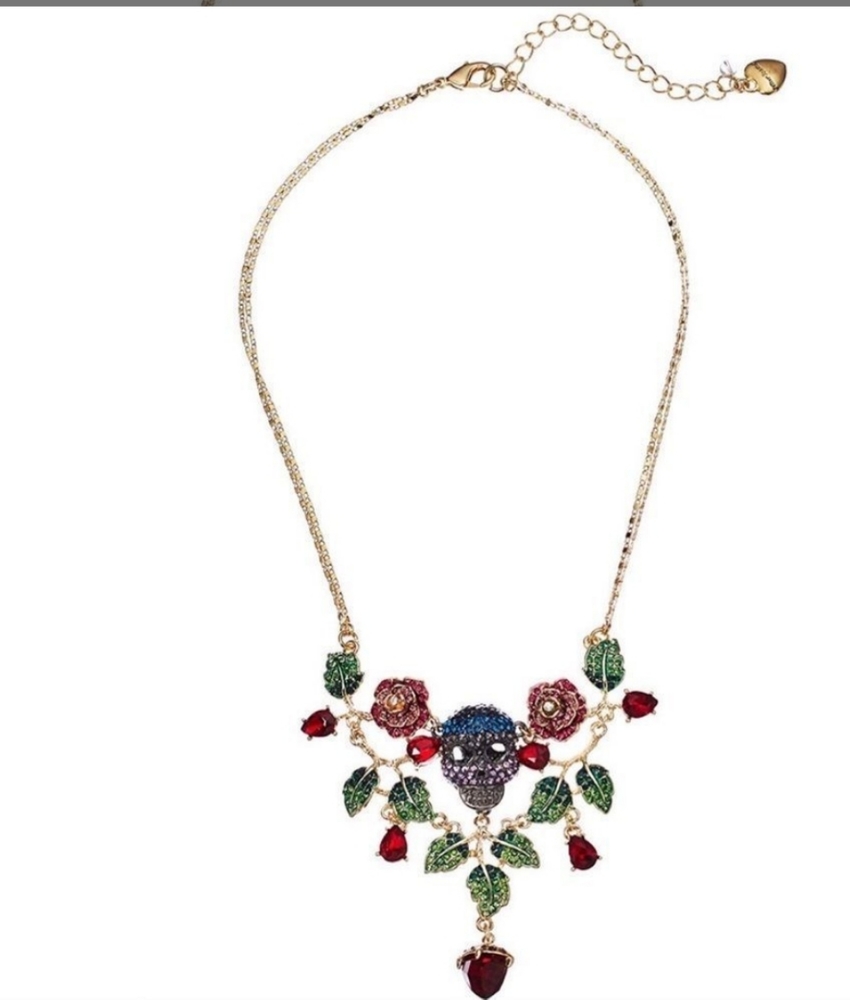 Betsy Johnson skull and roses necklace 🌹 - Picture 8 of 8